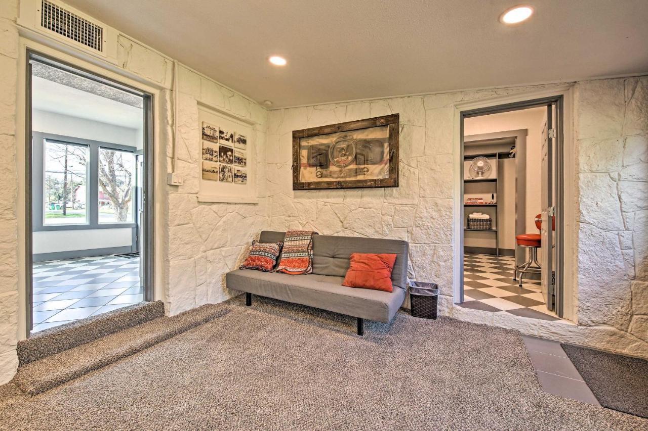 Retro Updated Blanco Abode - Steps To Main Street! Extérieur photo