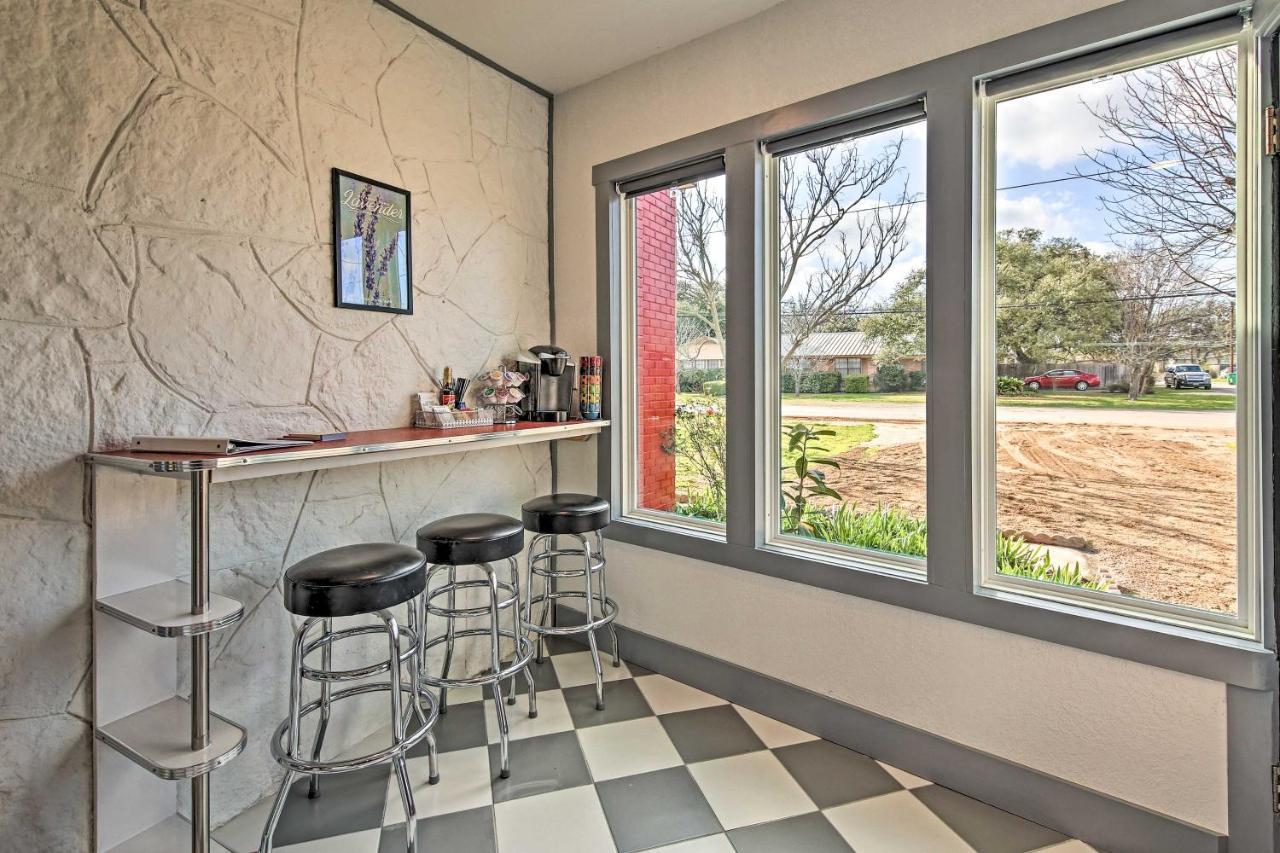 Retro Updated Blanco Abode - Steps To Main Street! Extérieur photo
