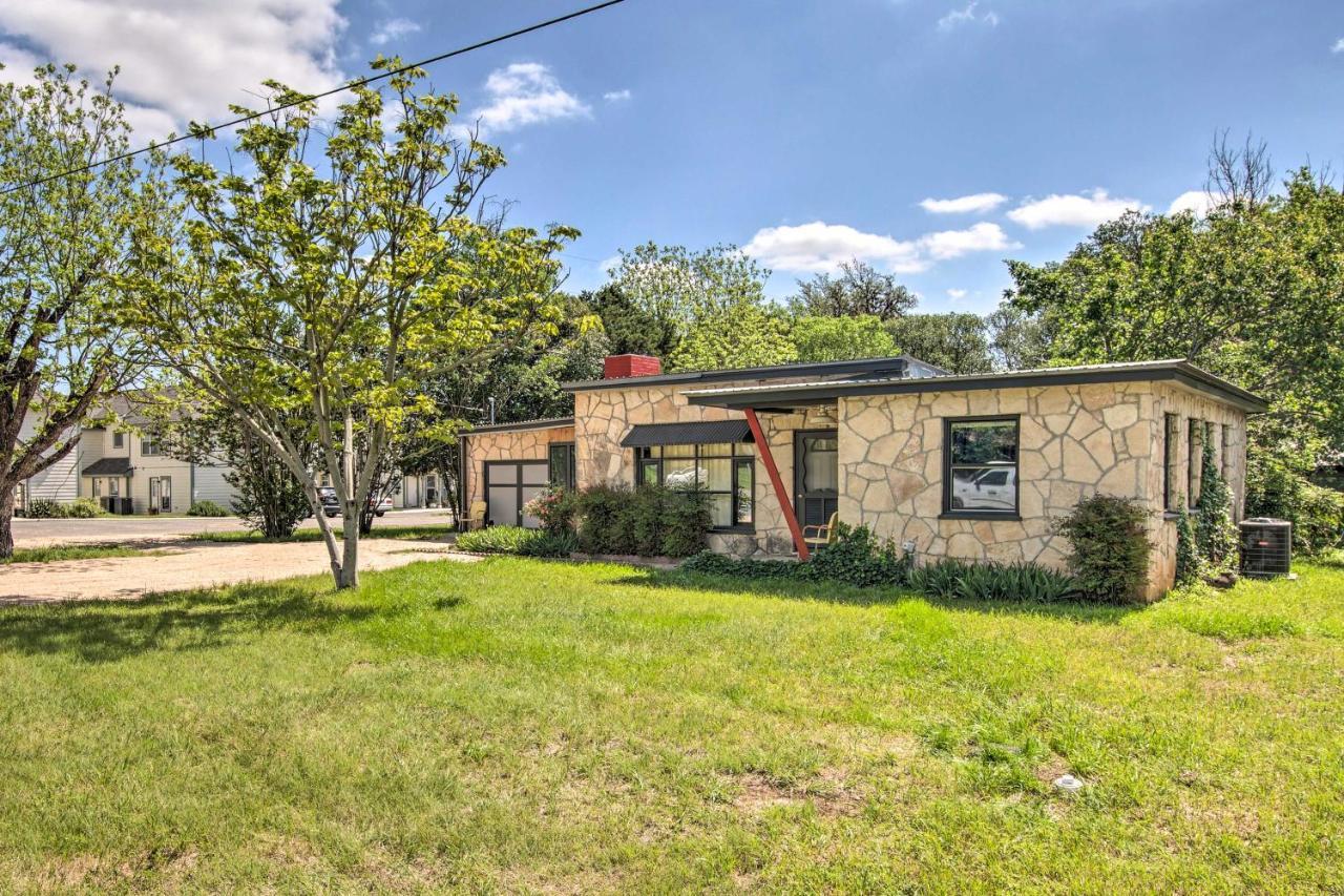 Retro Updated Blanco Abode - Steps To Main Street! Extérieur photo